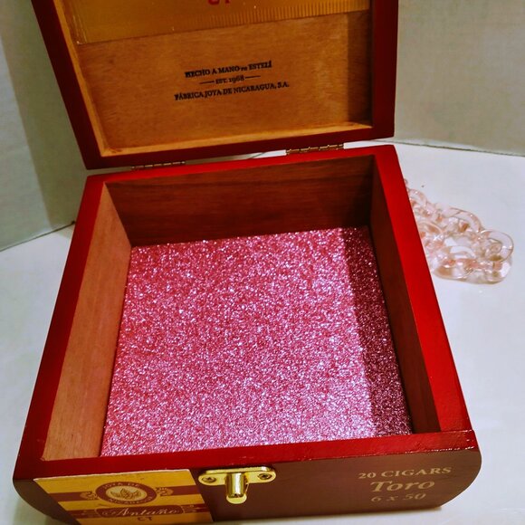 Suenos de Saundra Upcycled Collection, Red Antano Cigar Box Purse - Picture 9 of 14